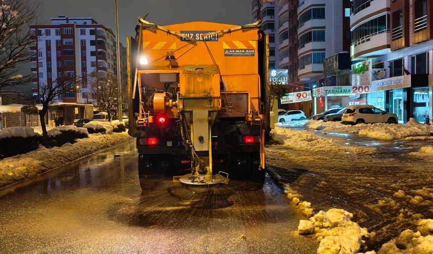 Şehir Merkezinde Arterler Ulaşıma Açık, Buzlanmaya Geçit Yok