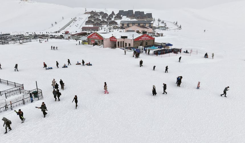 Akdeniz’in Kayak Merkezi Yedikuyular’a Yoğun İlgi