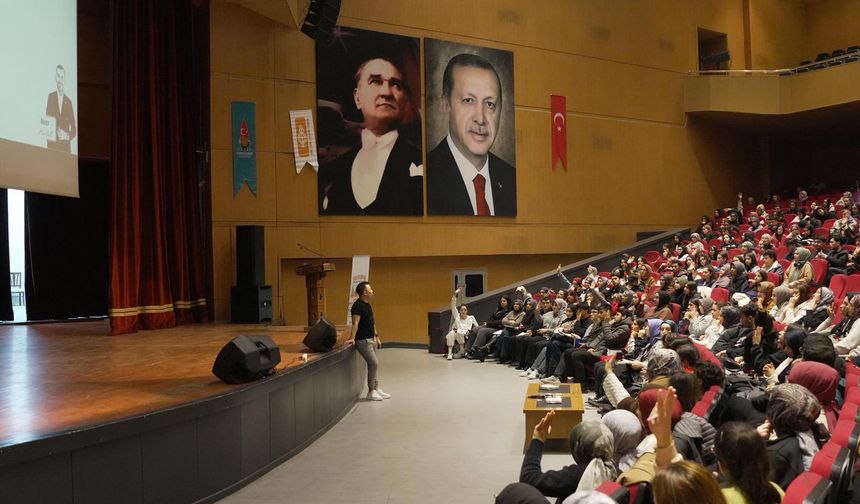 Onikişubat Belediyesi’nin YKS ve KPSS Kazandıran Taktikler Kampı yoğun katılımla başladı