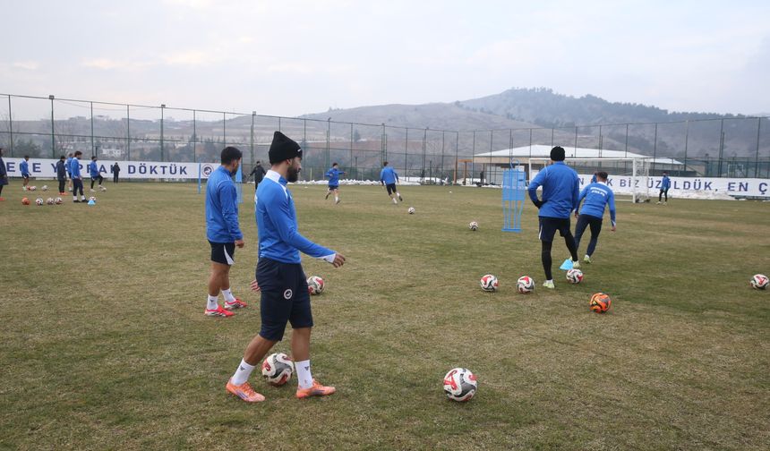 Depremde 14 sporcusunu kaybeden İstiklalspor, sahadaki başarısıyla kente umut oluyor