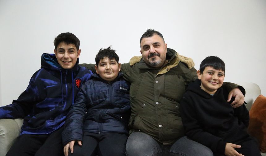 Depremde eşini kaybeden baba, 3 evladıyla yaşama tutunuyor