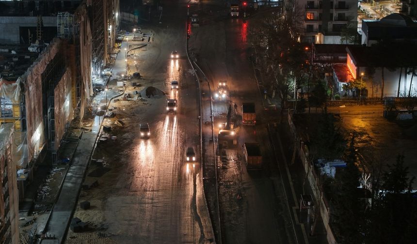 Azerbaycan Bulvarı’nda Yol Konforunun Artırılması İçin Büyükşehir Gece Gündüz Sahada