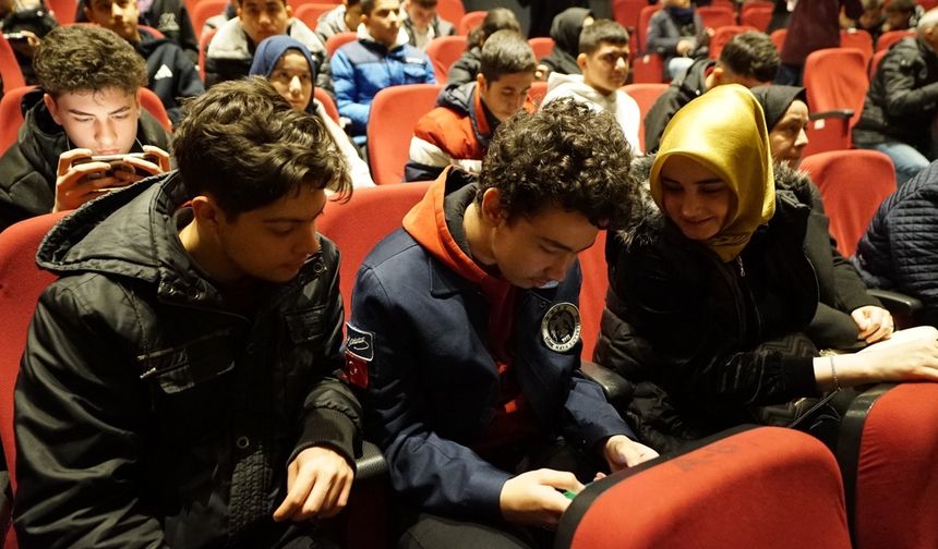 Gençler Kurtuluşu Oynadı, Büyükşehir’den Kültür Gezisi Kazandı