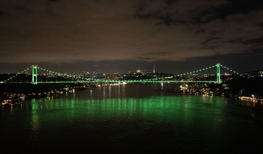 Fatih Sultan Mehmet Köprüsü, Yeşilay Haftası için ışıklandırıldı