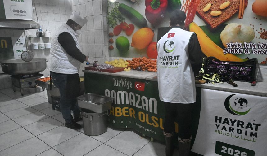 Hayrat İnsani Yardım Derneği Kahramanmaraş'ta günde 1200 kişilik iftarlık dağıtıyor