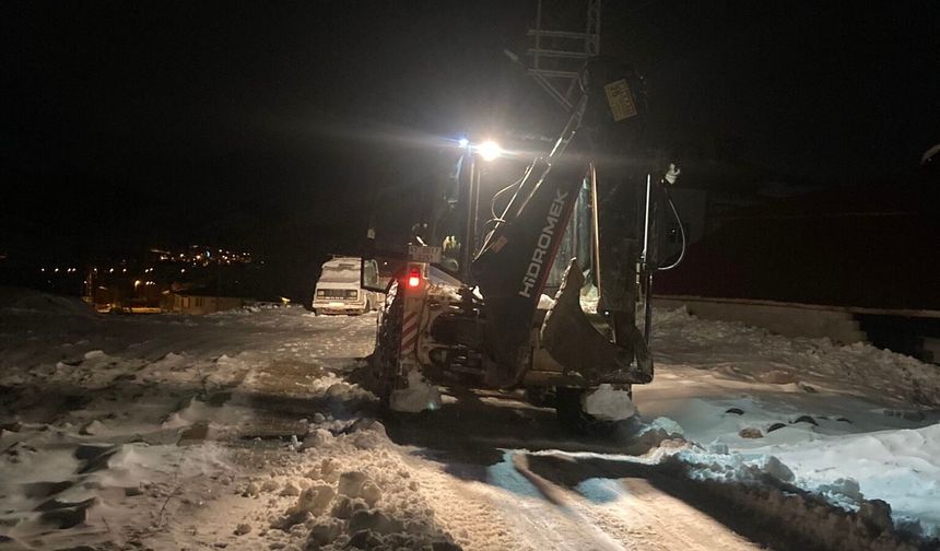 Büyükşehir, Göksun Kırsalında Kar Mesaisini Sürdürüyor