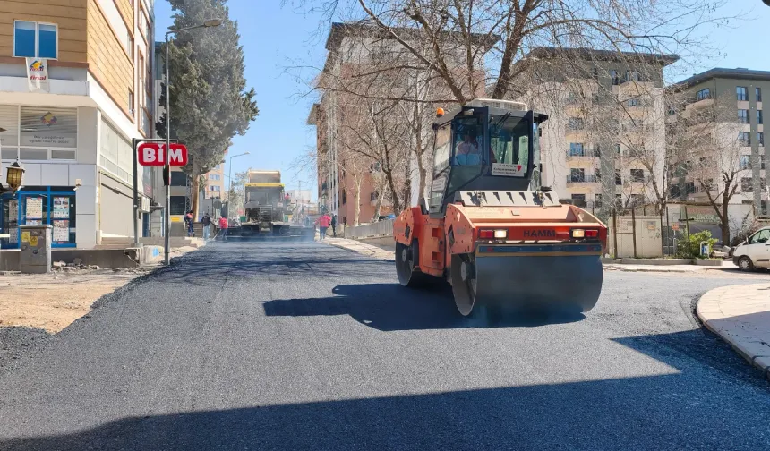 Büyükşehir, Yol Yenilemelerini Hummalı Bir Şekilde Sürdürüyor