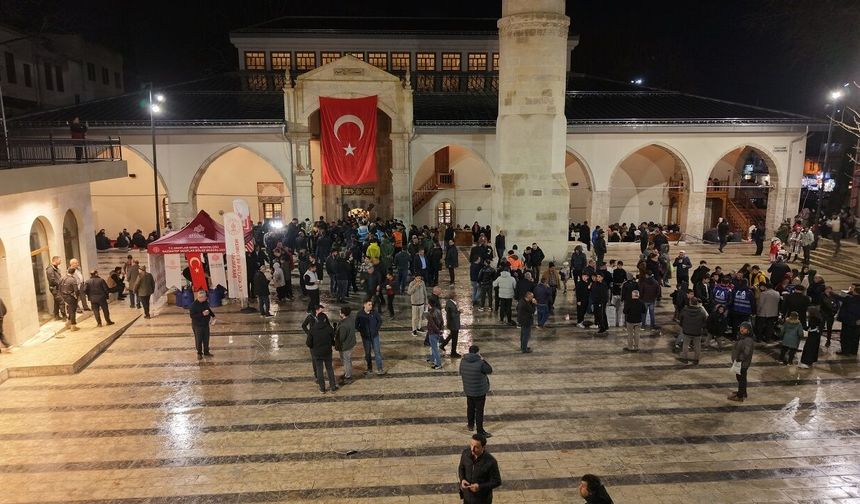 Tarihi Ulu Camii, Kadir Gecesi’nde Doldu Taştı