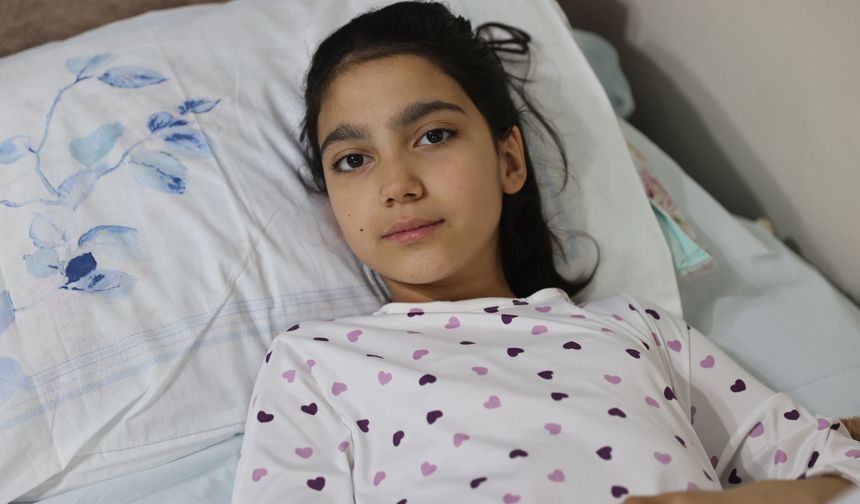 Okula düzenlenen silahlı saldırıdan yaralı kurtulan Fatma, öğretmeninin ve arkadaşlarının acısını yaşıyor