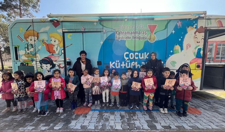 Büyükşehir’in Mobil Kütüphanesi Mart’ta Yüzlerce Çocuğa Ulaştı