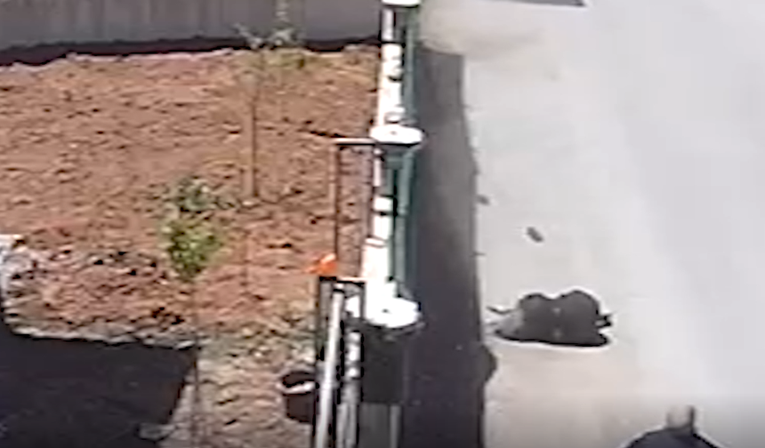 Kahramanmaraş'ta hafif ticari aracın yayaya çarptığı kaza güvenlik kamerasında