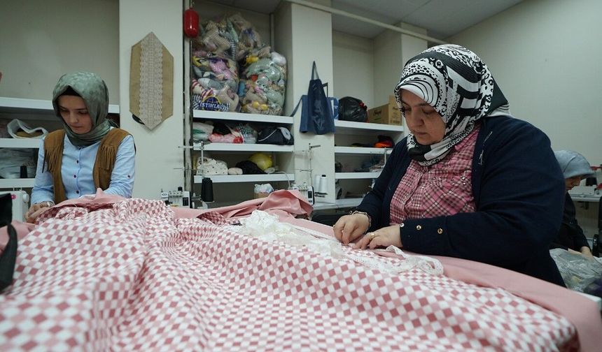 KAMEK’te Kadınlar Hem Öğreniyor Hem Üretiyor