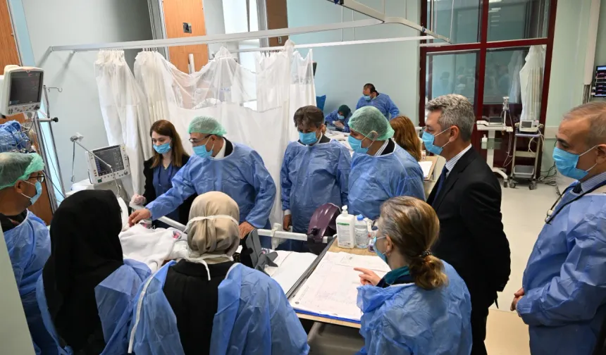 Milletvekillerinden Yaralı Öğrencilere Ziyaret