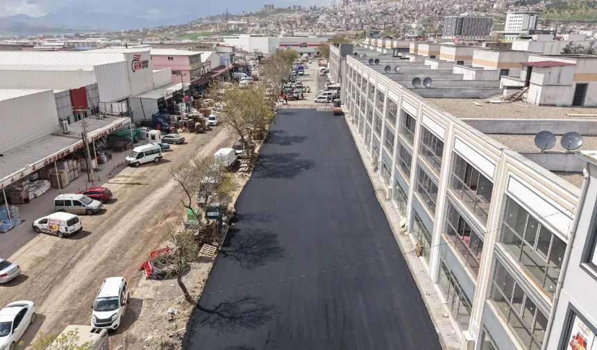 Büyükşehir, Toptancılar Sitesinde Asfalt Çalışmasını Sürdürüyor
