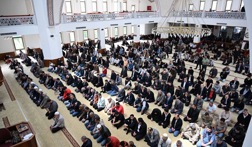 Ayser Çalık Ortaokulu’nda Hayatını Kaybedenler için KSÜ Merkez Cami’de Mevlit Programı Düzenlendi