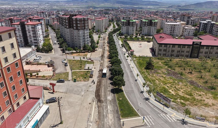 Büyükşehir, Ahır Dağı Caddesi’ni Asfalta Hazırlıyor