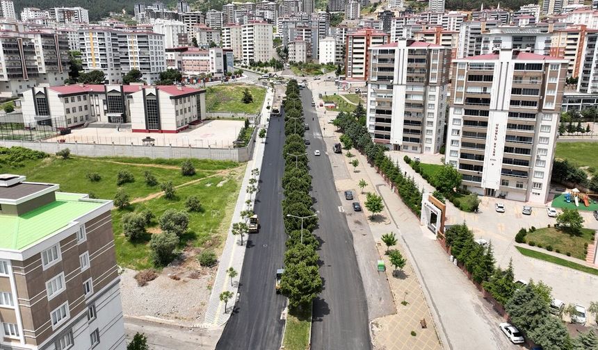 Büyükşehir, Ahır Dağı Caddesi’nde Asfalt Mesaisini Sürdürüyor
