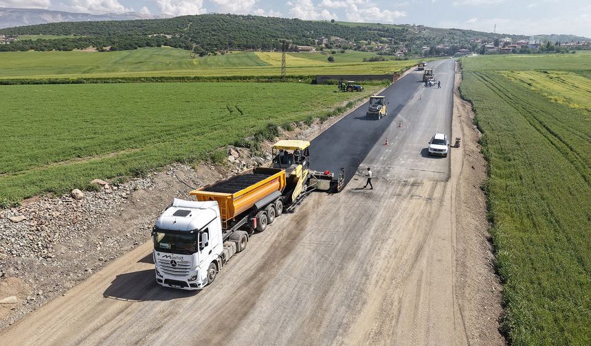 Elmalar – Çokyaşar Yolu Sıcak Asfalt ile Kaplanıyor