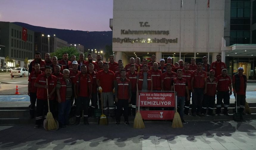 Büyükşehir, Bayram Öncesi Sahada Temizlik Uygulamalarını Kesintisiz Sürdürüyor