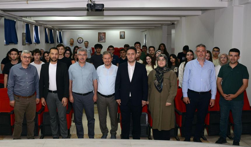 Bilim Kafe’de Geleceğin Meslekleri ve Yapay Zekâ Konuşuldu