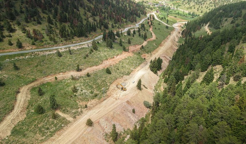 Büyükşehir’den Göksun’da Ulaşım Atağı; Grup Yolları Yenileniyor, Yeni Arterler Açılıyor