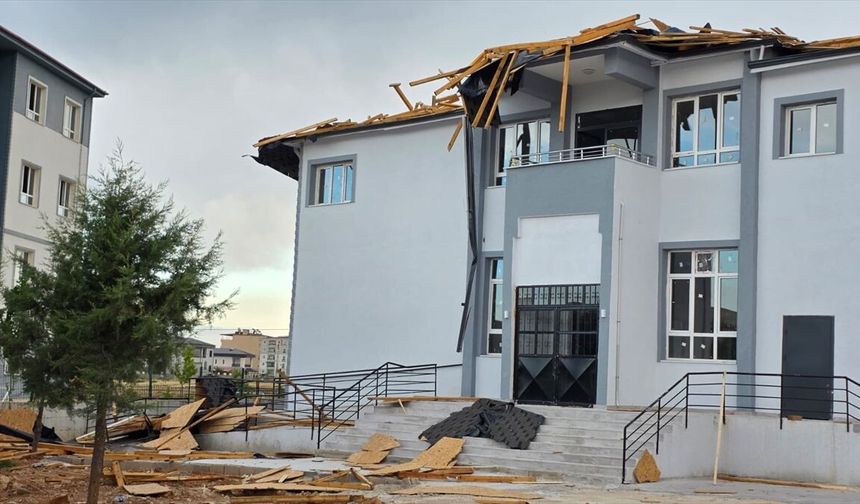 Hatay'da fırtına yaşamı olumsuz etkiledi