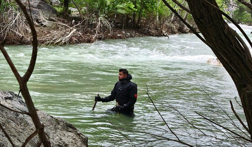 Kahramanmaraş'ta nehirde kaybolan kişiyi arama çalışmalarına ara verildi