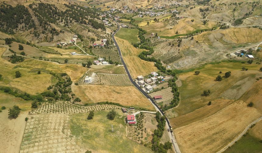 Büyükşehir, Bulutoğlu’nun 4 Kilometrelik Ana Yolunu Sıcak Asfaltla Buluşturuyor