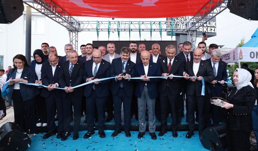 Onikişubat Belediyesi’nin Kale Gençlik Merkezi yoğun katılımla hizmete açıldı