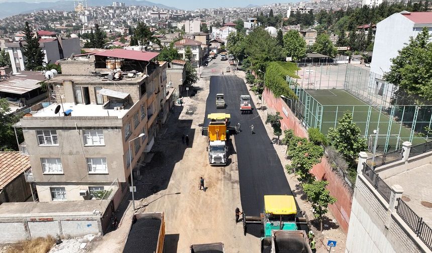 Büyükşehir, Dulkadiroğlu Gazneliler Caddesi’nde Asfalt Mesaisine Başladı