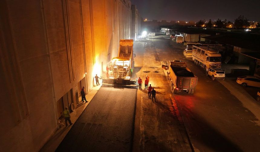 Büyükşehir, Toptancılar Sitesinde Asfalt Mesaisini Gece Gündüz Sürdürüyor