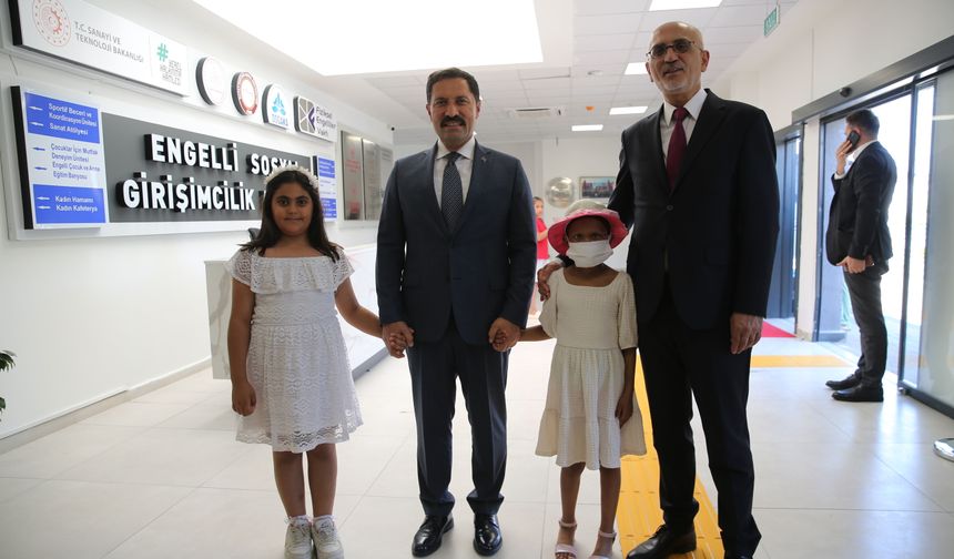 9 yaşındaki Deniz'in bağışladığı saçlar Hülya'ya umut oldu