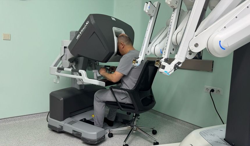 Uyku apnesi robotik cerrahiyle tedavi ediliyor