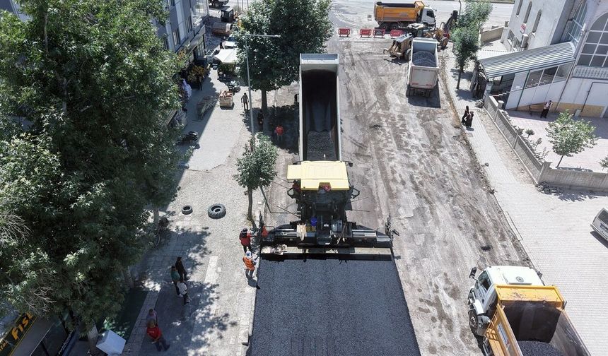 Büyükşehir, Elbistan Söğütlü Caddesi’ni Modern Görünümüne Kavuşturuyor