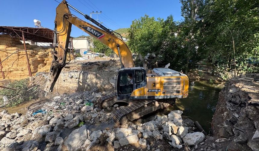Büyükşehir, Türkoğlu Avşarlı’ya Yeni Köprü İnşa Ediyor