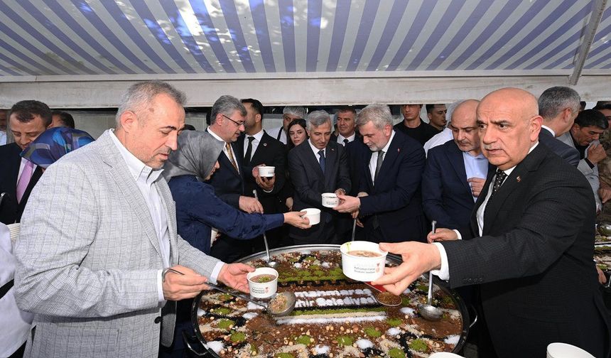 Büyükşehir, Binlerce Vatandaşı Aşure Bereketinde Buluşturdu