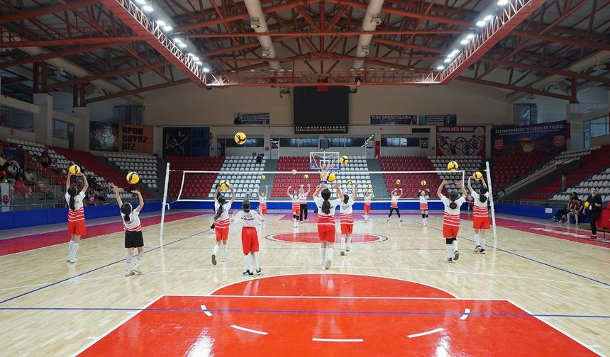 Büyükşehir’den Kadın Voleyboluna Güçlü Altyapı Desteği