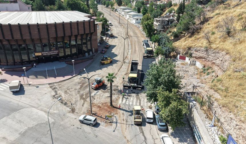 Büyükşehir, Nursultan Nazarbayev Bulvarı’nda Asfalt Serimine Başladı