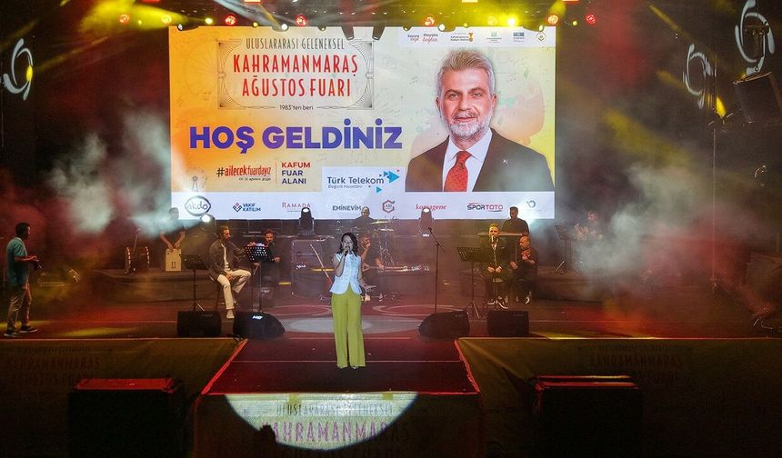 Geleneksel Ağustos Fuarı’nda Türkü ve Şiir Aynı Ezgilerde Buluştu