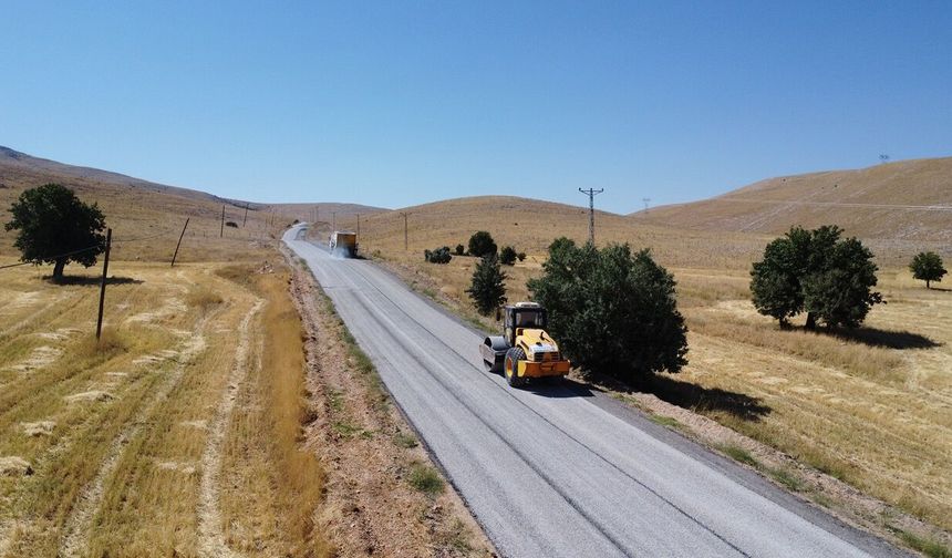 Büyükşehir, Elbistan Kırsalında 10 Mahallenin Kullandığı Grup Yolunu Yeniliyor