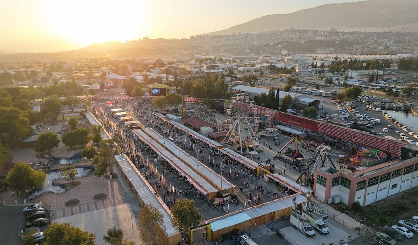 Geleneksel Ağustos Fuarı Esnafın Yüzünü Güldürdü