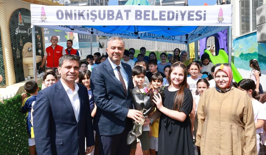 Başkan Toptaş, minik öğrencilerin davetine kayıtsız kalmadı
