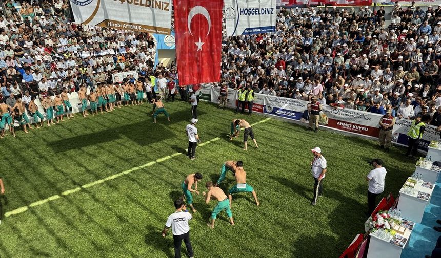 Kahramanmaraş'ta '30. Geleneksel Bertiz Boyalı Kısa Şalvar Güreş Festivali' düzenlendi
