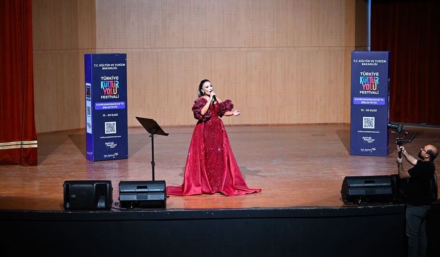 Kahramanmaraş'ta 'Ozanların İzinde, Aşıkların Yolunda-Opera Anadolu'da' gösterisi sahnelendi