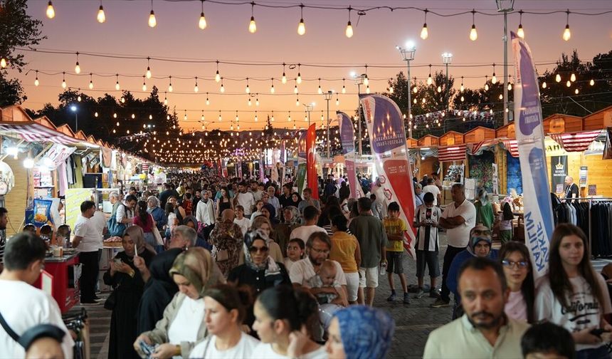 Kahramanmaraş'taki Uluslararası Geleneksel Ağustos Fuarı'nı 2,7 milyon kişi ziyaret etti