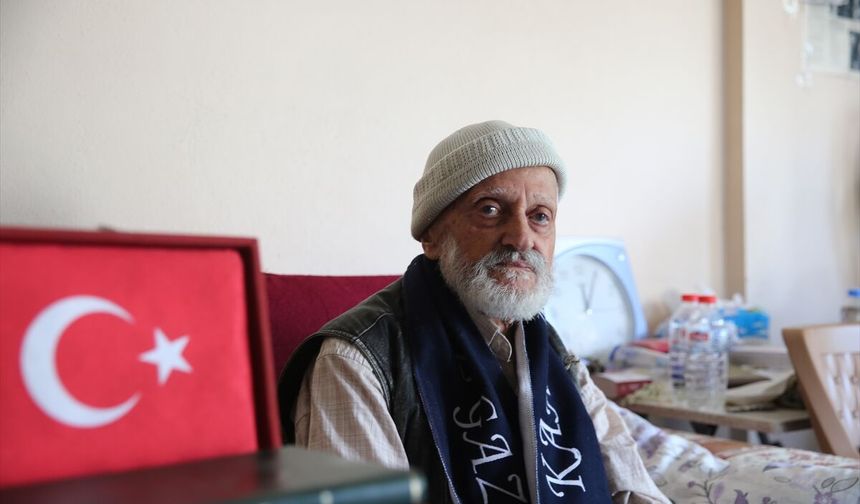 Savaşa gönüllü giden 95 yaşındaki Kore gazisi madalyasını yanından ayırmıyor