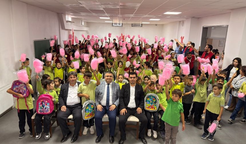 Onikişubat Belediyesi’nden kırsal mahallelerdeki 8 bin öğrenciye kırtasiye seti desteği