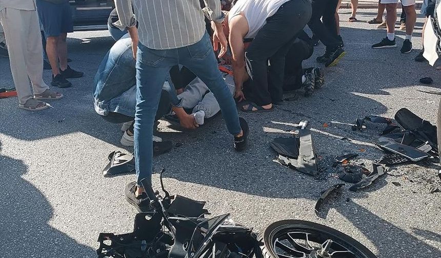 Alanya'da minibüsle çarpışan motosikletin sürücüsü öldü
