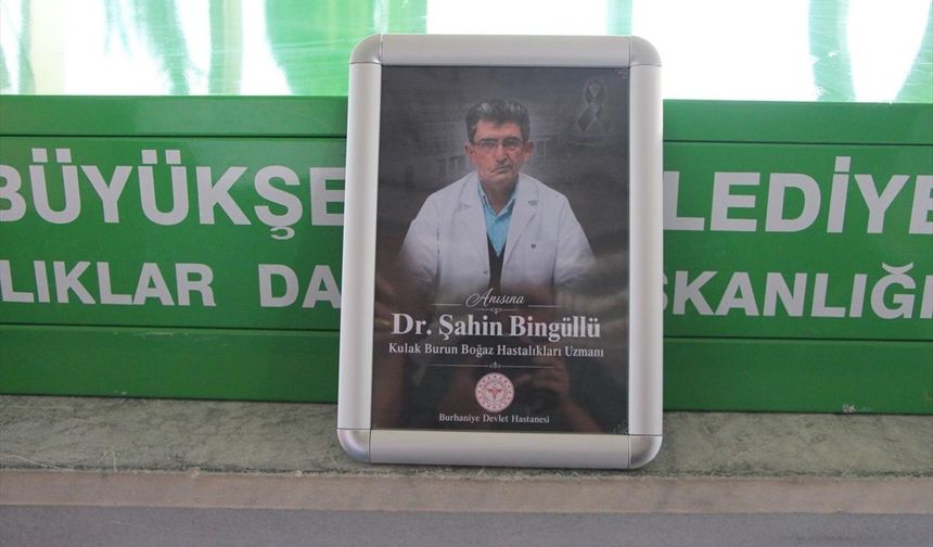Ayvalık'ta batan teknede hayatını kaybeden doktorun cenazesi Adana'da toprağa verildi