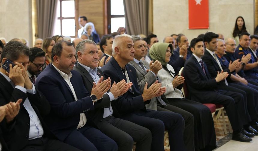 Gençlik ve Spor Bakanı Bak, Ormana Kültür Merkezi ile İbradı Gençlik Merkezi açılışına katıldı: